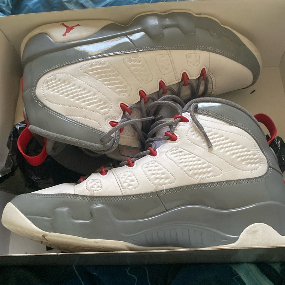 Jordan Retro 9s fire red Size 10.5